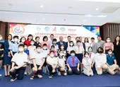Á hậu Phương Anh, diện áo dài đội vương miện diễu hành khắp Sài Gòn ảnh 4 Bà Phạm Kim Dung cùng các Hoa, Á hậu nhận nuôi trẻ em mồ côi cha mẹ vì COVID-19