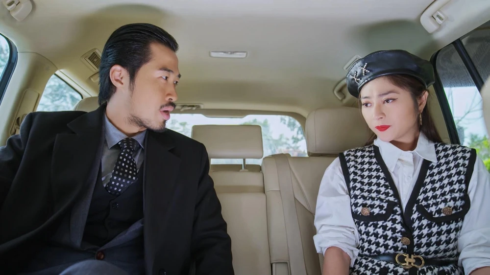 Lão Bàng hỏi Chiêu Dương về vị trí mà cô ám ảnh trong quá khứ. Ảnh: SV