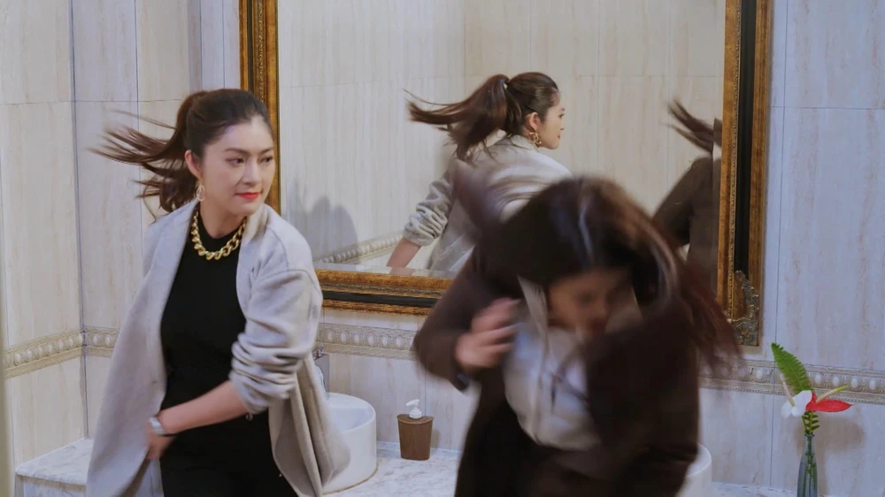 Màn đụng độ của tình địch.