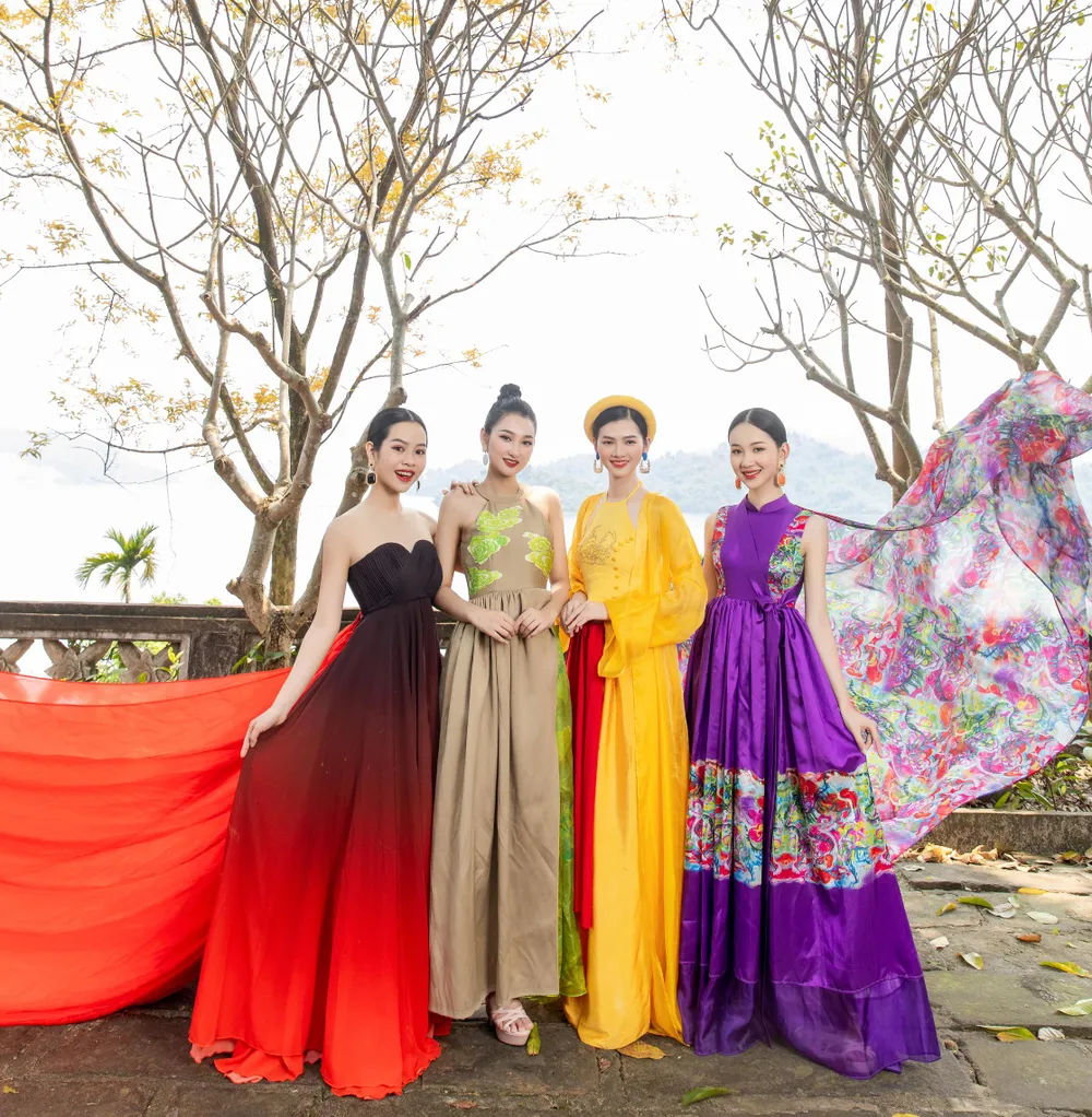 Thí sinh tại Hồ núi cốc. Thí sinh tại Hồ núi cốc.