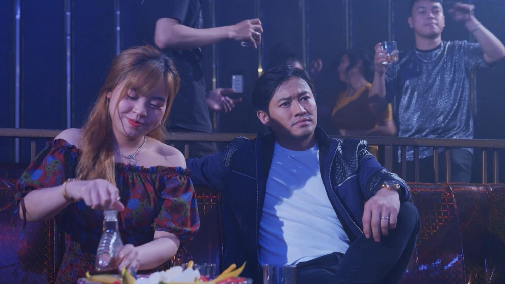 Võ Hiếu tìm vợ tại các vũ trường.