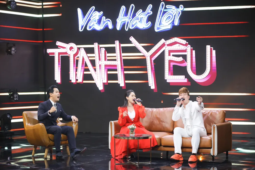 Sỹ Luân và Lương Bích Hữu cùng song ca bài hát. Sỹ Luân và Lương Bích Hữu cùng song ca bài hát.