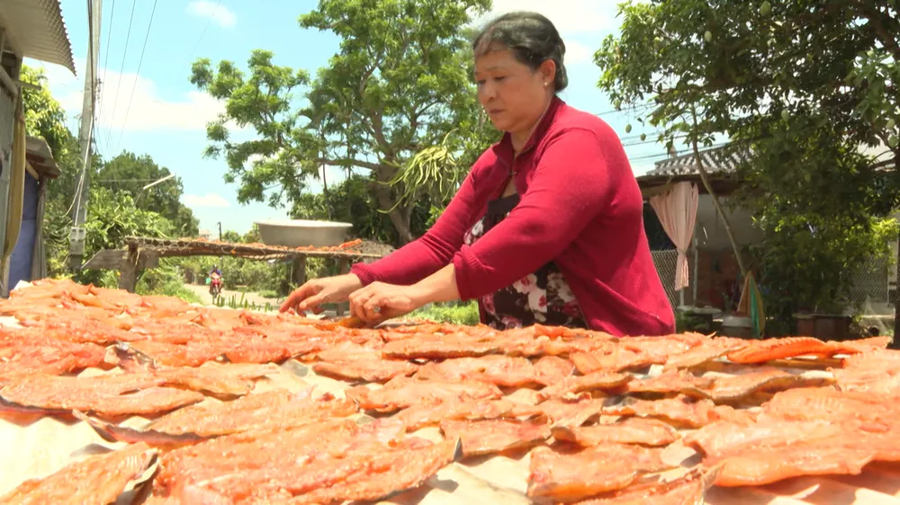 Bà Nhỏ được giới thiệu trong chương trình. Bà Nhỏ được giới thiệu trong chương trình.