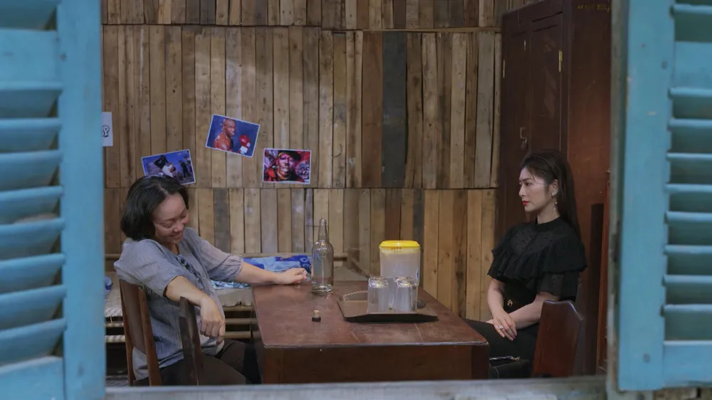 Chiêu Dương gặp người phụ nữ kể hết mọi chuyện về Niên. Ảnh: SV