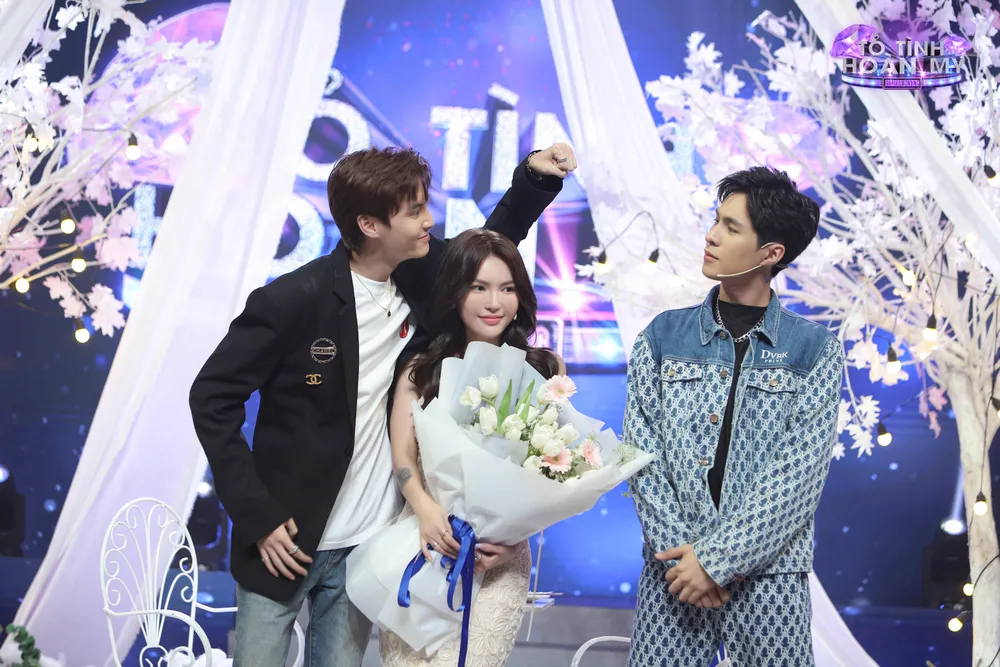 Hai nhân vật chính thức hẹn hò.