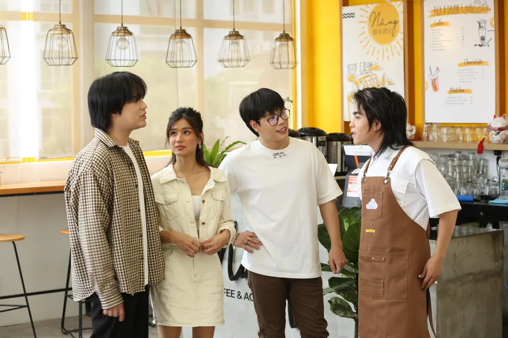 Mọi người cùng bàn nhau về chủ đề chương trình. Mọi người cùng bàn nhau về chủ đề chương trình.