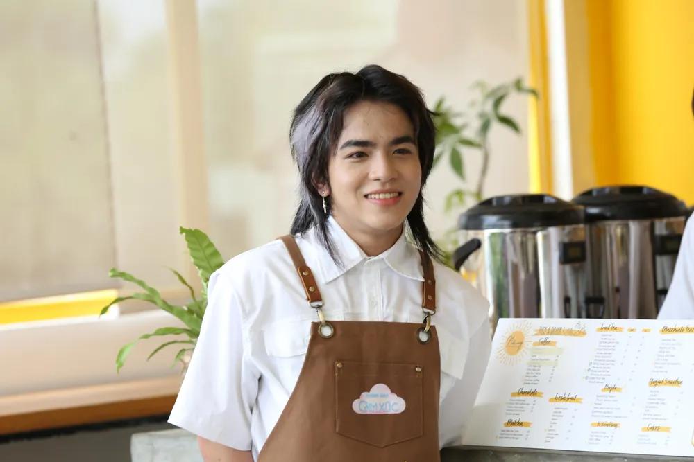 Ngô Đình Nam đến làm việc tại quán. Ảnh: CTCC Ngô Đình Nam đến làm việc tại quán. Ảnh: CTCC