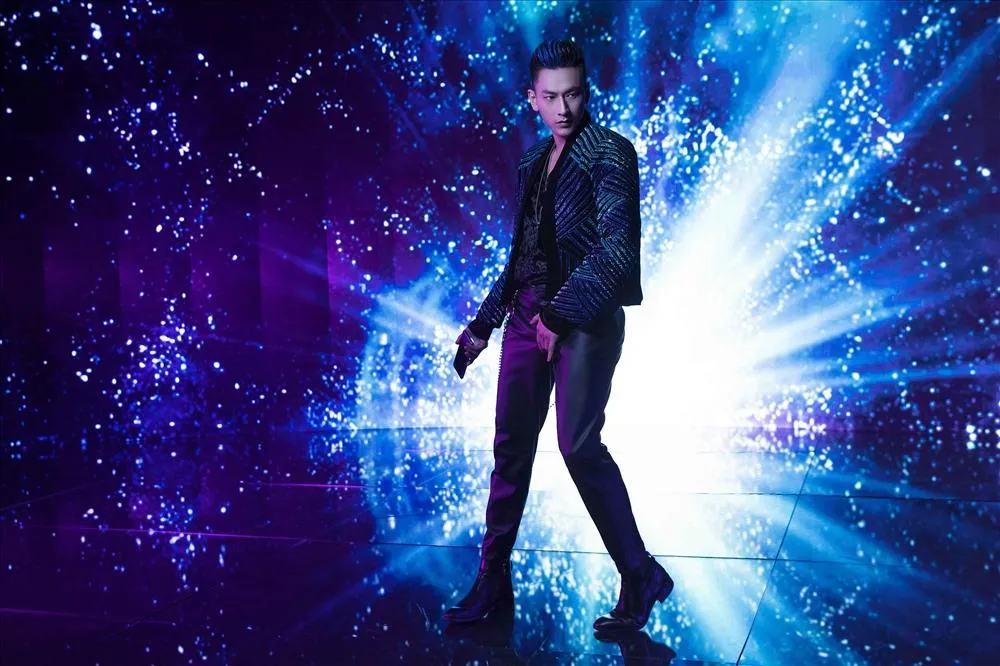 Ca sĩ Isaac. Ca sĩ Isaac.