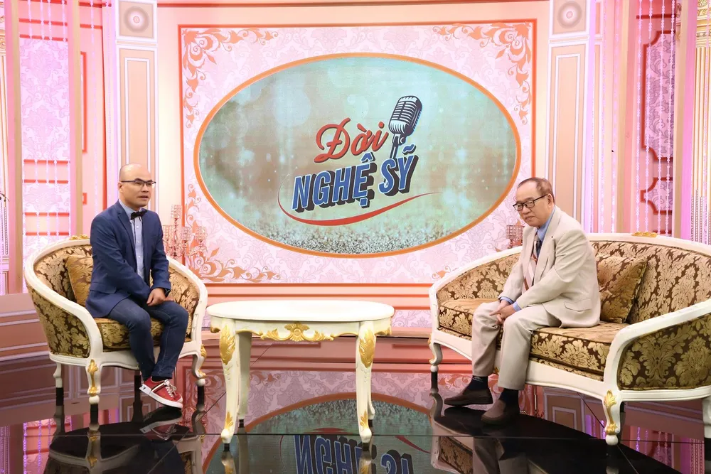 Hàn Châu chia sẻ với chương trình.