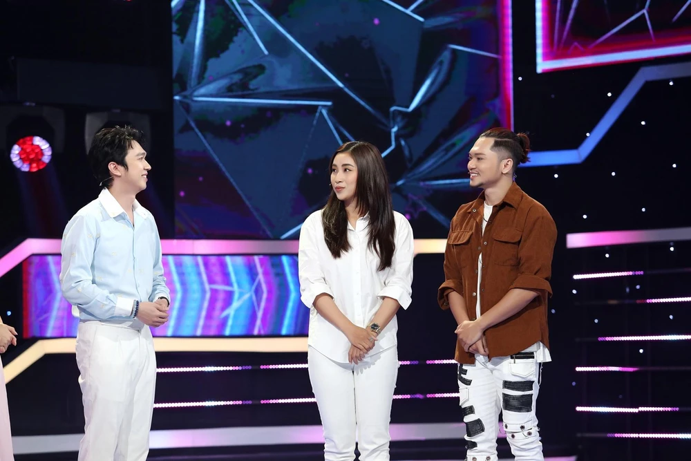 Đội của ca sĩ Trần Mỹ Ngọc và Quỳnh Lý.