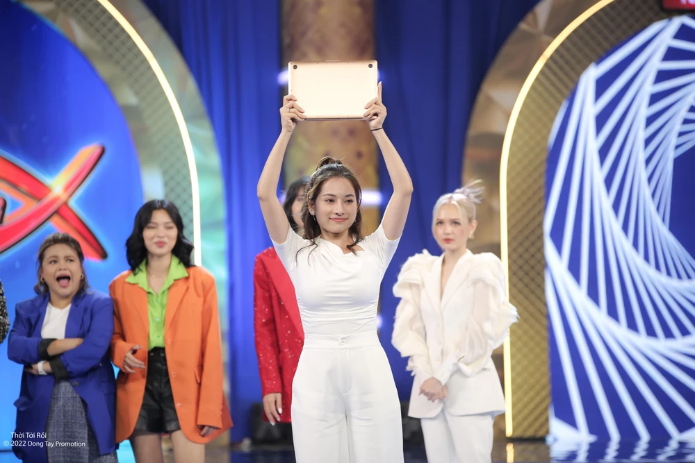 Sara Lưu giành giải thưởng.