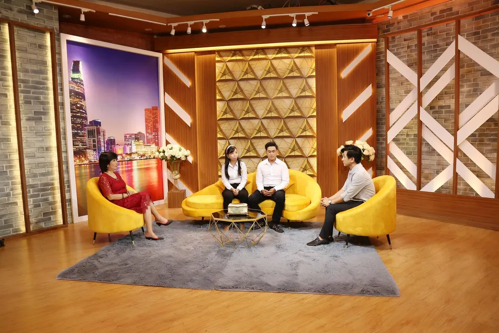 Anh Lê Minh Thái và chị Nguyễn Thị Hương chia sẻ với chương trình.