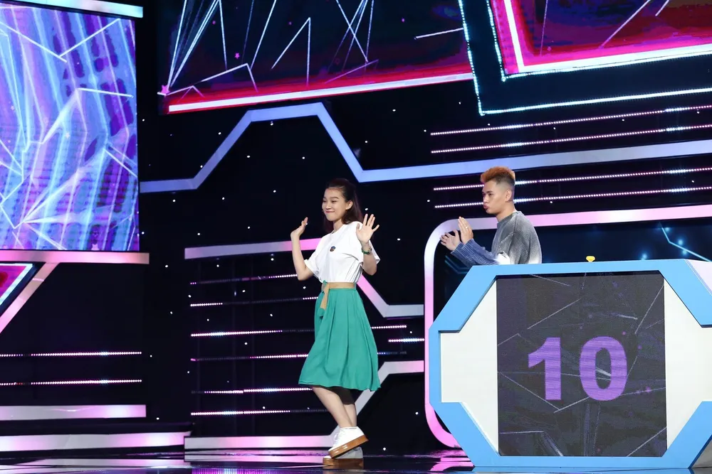 Hai cặp đôi xuất hiện tại chương trình.