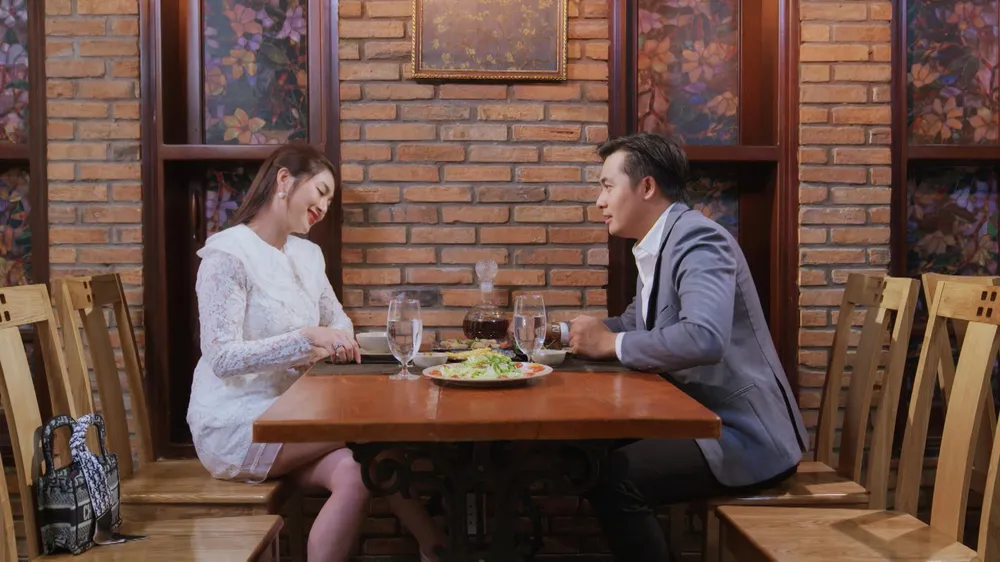 Phong gặp Chiêu Dương.