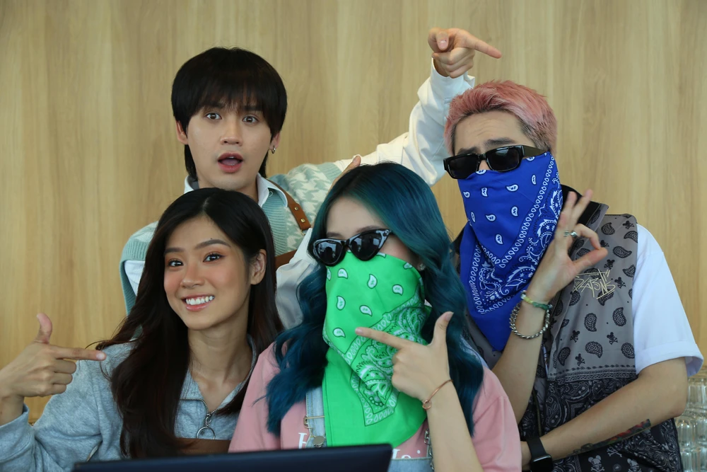 Bốn nhân vật tham gia chương trình. Ảnh: CTCC