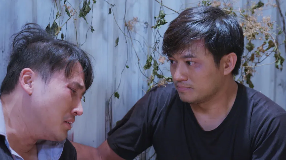 Võ Hiếu và Kì Quý trao đổi với nhau. Ảnh: SV