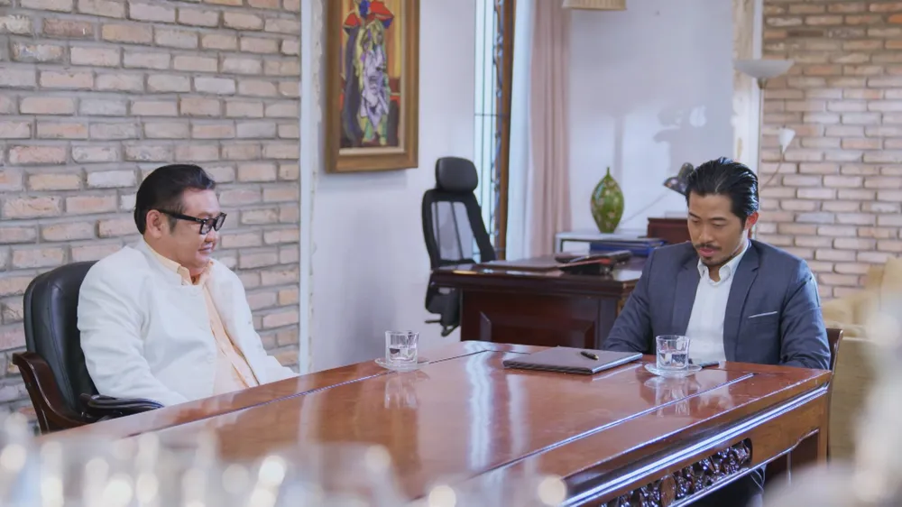 Trần Nam nhắc nhở lão Bàng không được đặt niềm tin vào Chiêu Dương.