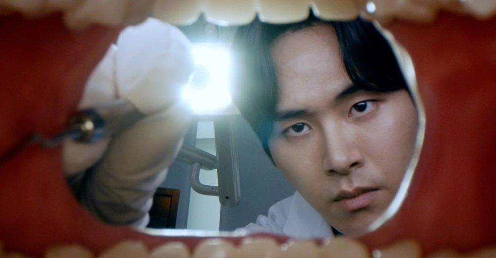 Tác phẩm lồng ghép các yếu tố trinh thám, tội phạm… để làm mới dòng phim kinh dị.