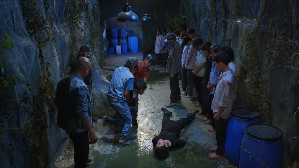 Lão Kha hạ sát Kì Quý trước mặt Võ Hiếu. Lão Kha hạ sát Kì Quý trước mặt Võ Hiếu.