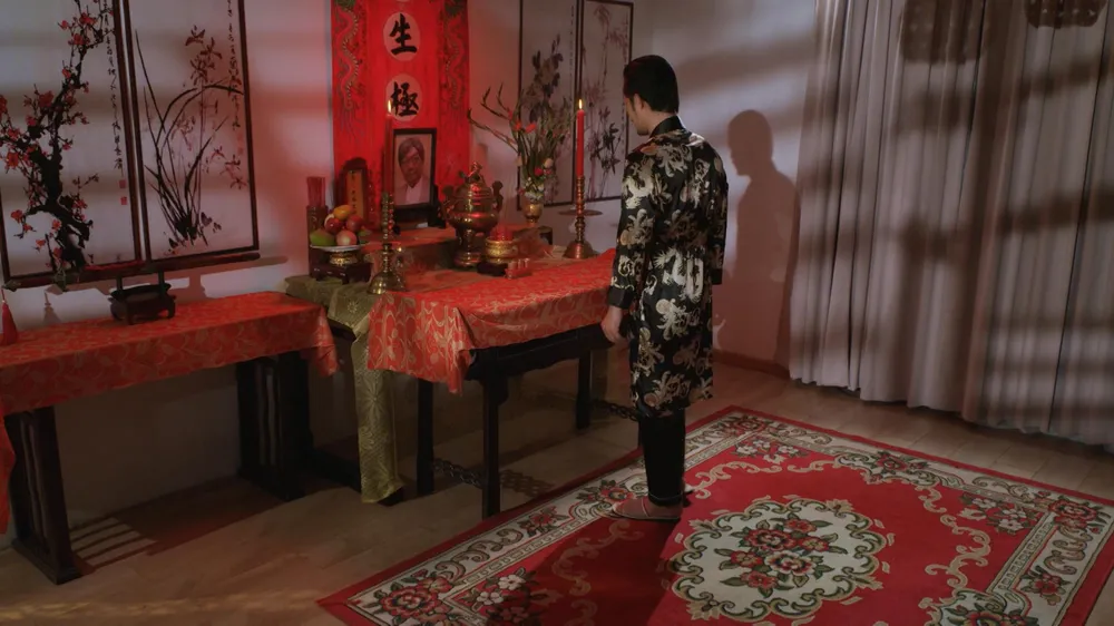 Lão Bàng ân hận bên cha ruột của mình.