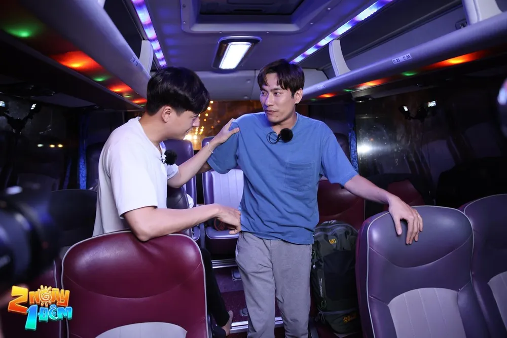 Anh chàng Kiều Minh Tuấn gây sóng gió nhất trên xe. Ảnh: CTCC Anh chàng Kiều Minh Tuấn gây sóng gió nhất trên xe. Ảnh: CTCC