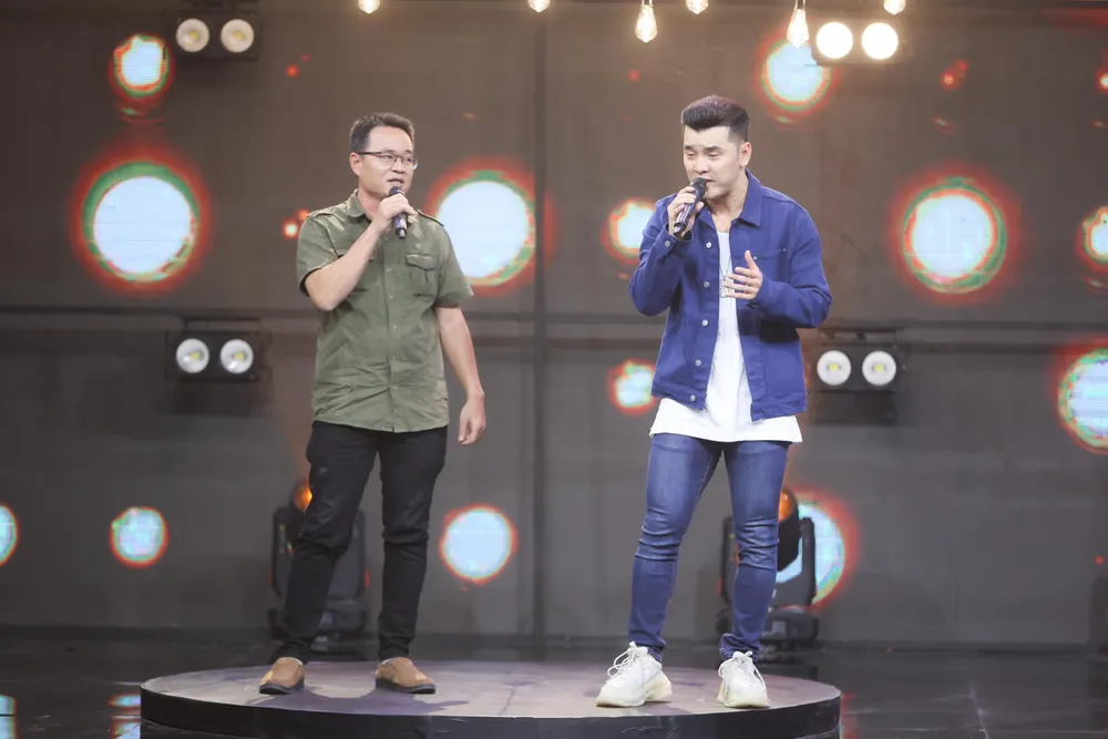 Nhạc sĩ Nguyễn Hoài Anh song ca cùng Ưng Hoàng Phúc. Nhạc sĩ Nguyễn Hoài Anh song ca cùng Ưng Hoàng Phúc.