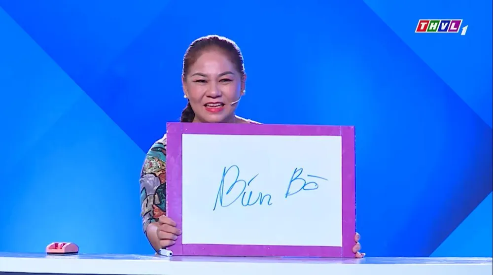 Nàng dâu Kim Chi trả lời câu hỏi từ chương trình. Nàng dâu Kim Chi trả lời câu hỏi từ chương trình.