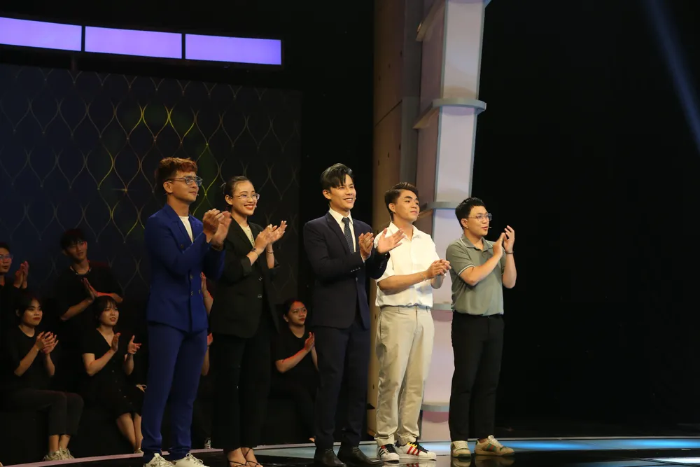 Các thành viên đội Sắc màu.