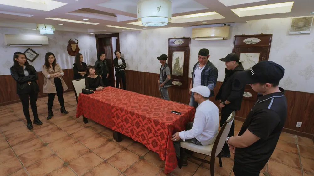 Chiêu Dương gặp mặt phía đối thủ dằn mặt.