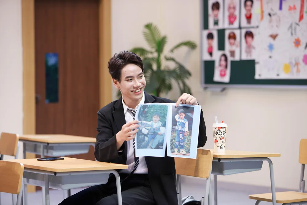 Hai tấm hình giống nhau tại chương trình.