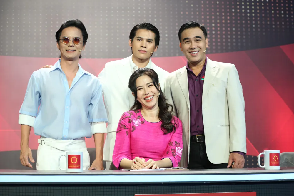 Ban giám khảo xuất hiện tại chương trình.