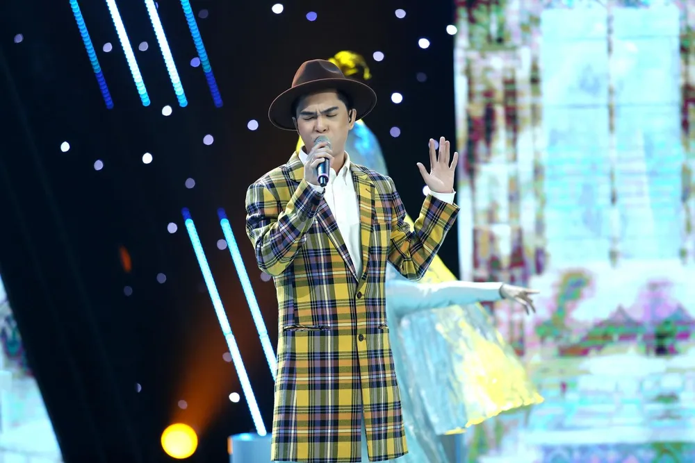 Dương Minh Ngọc với ca khúc Khóc thầm - Mưa lệ. Dương Minh Ngọc với ca khúc Khóc thầm - Mưa lệ.