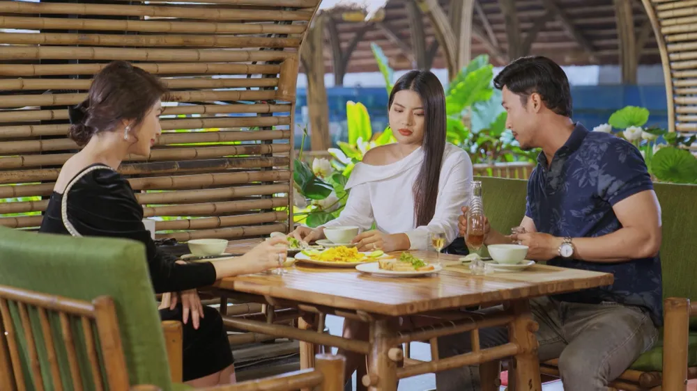 Tiệc chiêu đãi của Chiêu Dương.