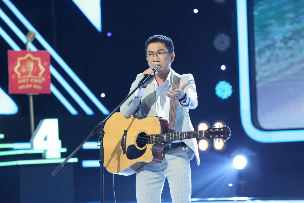 Bác sĩ Thái Duy dùng số tiền thưởng của mình để ủng hộ cho một hoàn cảnh của một bệnh nhân quê ở Cà Mau.