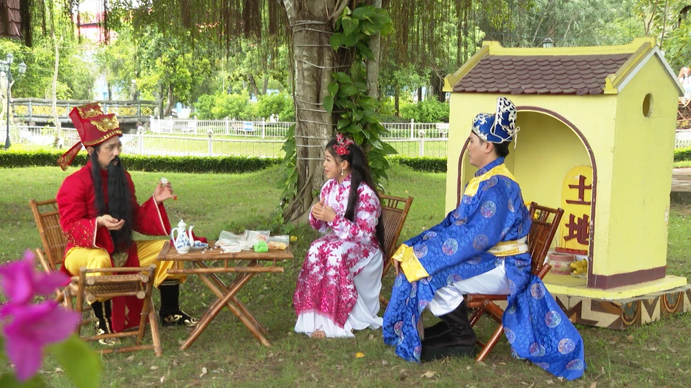 Ba thổ địa trong chương trình. Ảnh: CTCC