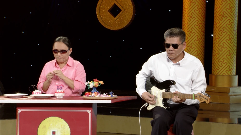 2 vợ chồng khiếm thị tại chương trình.