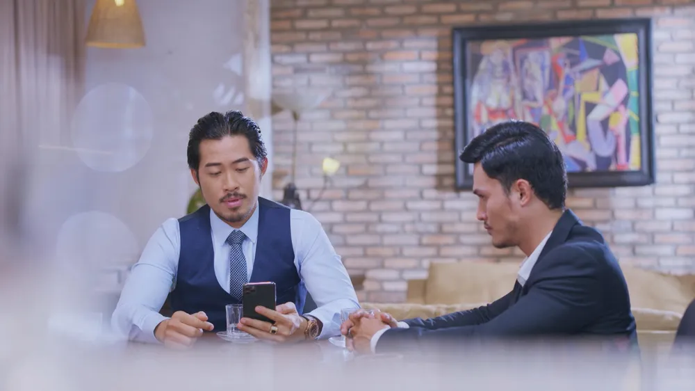 Lão Bàng nói chuyện với Trường Thịnh về Võ Hiếu. Lão Bàng nói chuyện với Trường Thịnh về Võ Hiếu.