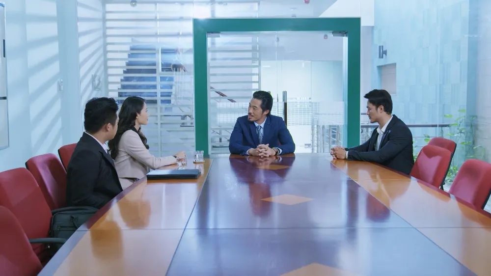 Ông trùm gặp mặt Trúc Trà. Ảnh: CTCC Ông trùm gặp mặt Trúc Trà. Ảnh: CTCC