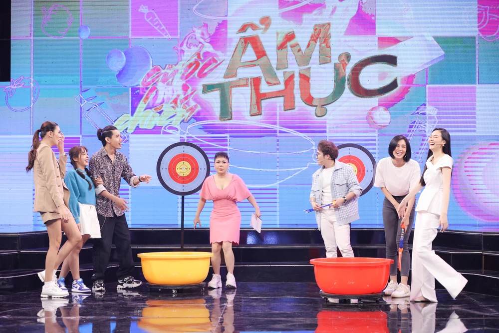 Các nhân vật trong trò chơi tại chương trình.