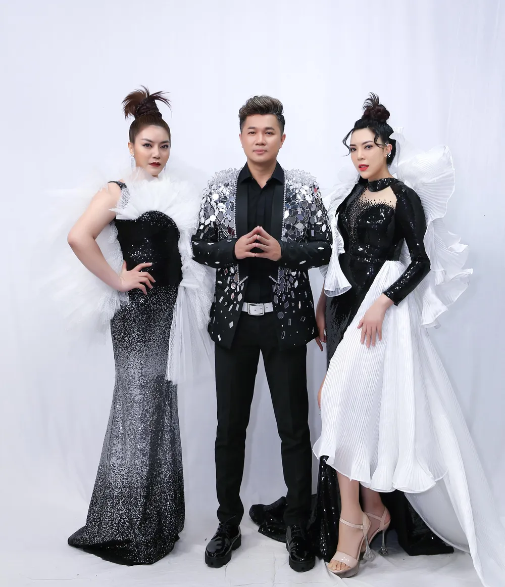 Đội Lâm Vũ gồm Tuyết Mai và Xuân Nghi.