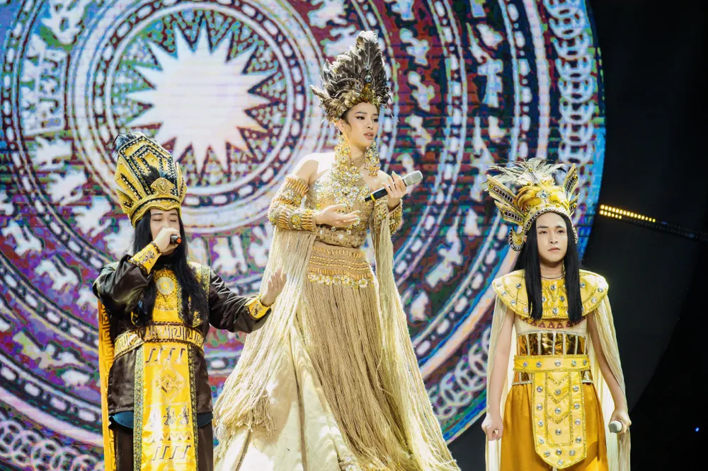 Đội Phương Trinh Jolie.