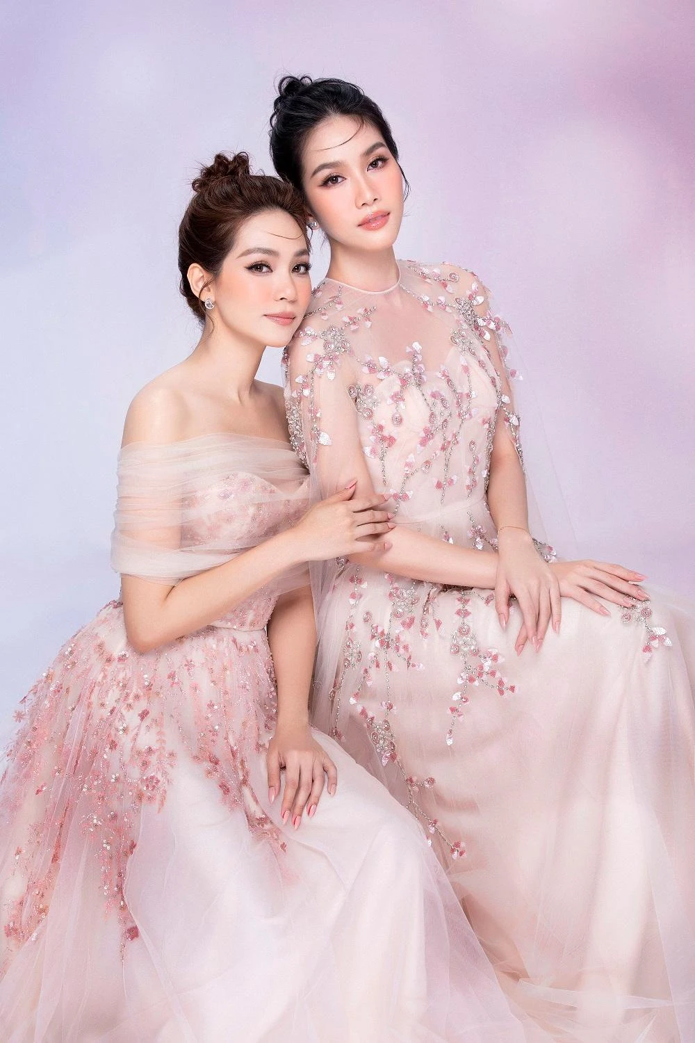 Cả hai với thiết kế bộ cánh.