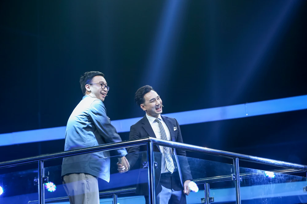 Uy Lê và MC Thành Trung.