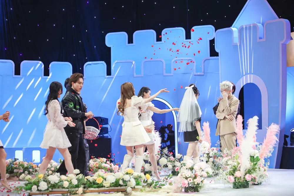 Lễ đường do Chi Nguyễn tự làm. Lễ đường do Chi Nguyễn tự làm.