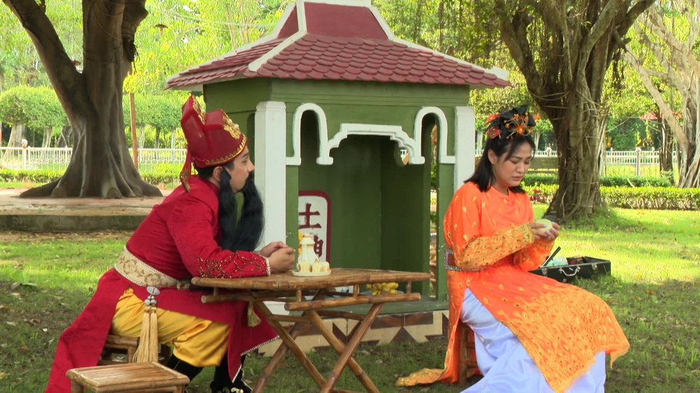 Thần tài cùng thổ địa trong chương trình. Ảnh:CTCC