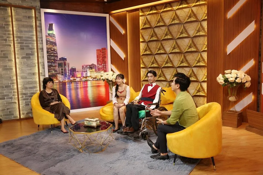 Các nhân vật trao đổi trong chương trình.