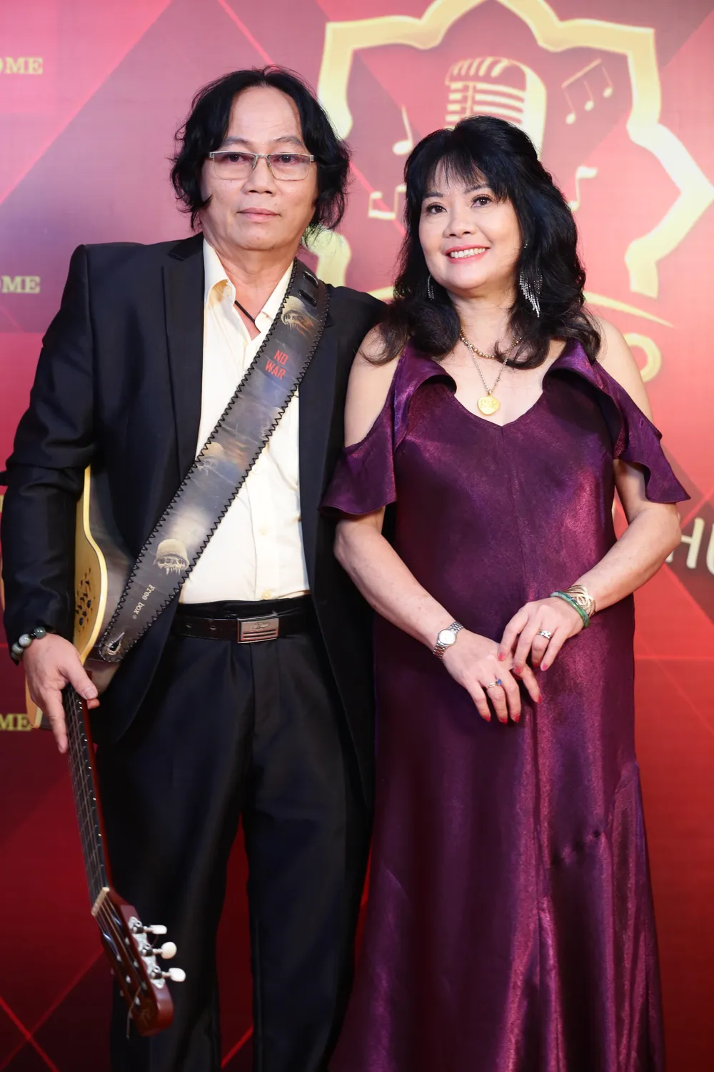 Bác sĩ Thủy và chồng.