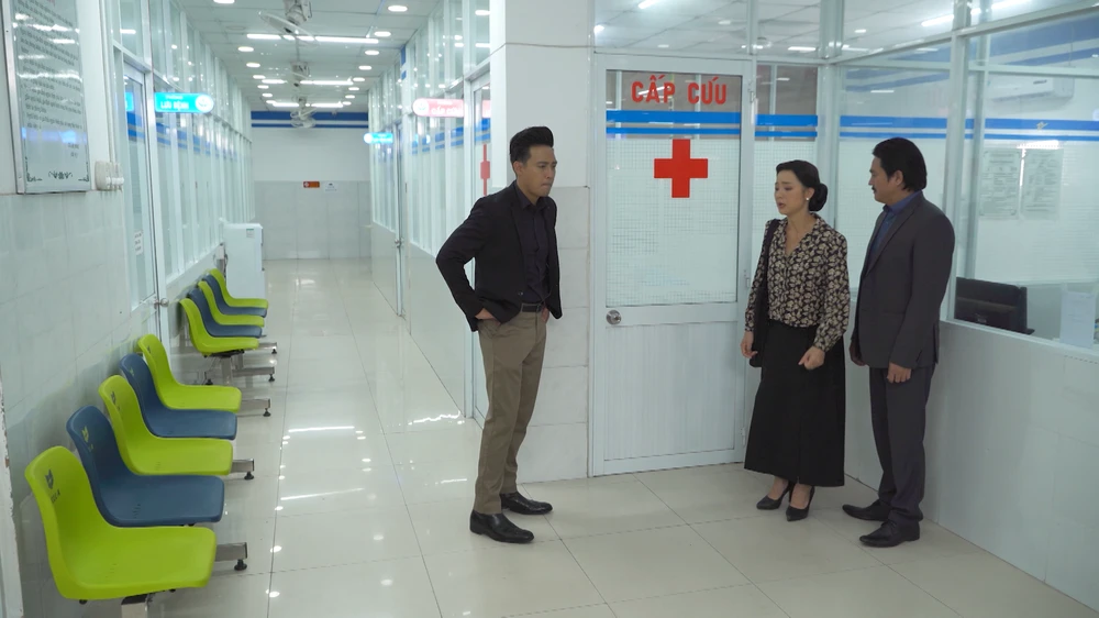 Cả ba nhân vật tại bệnh viện.