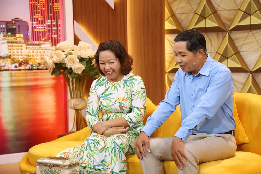 Cả hai chia sẻ với chương trình.