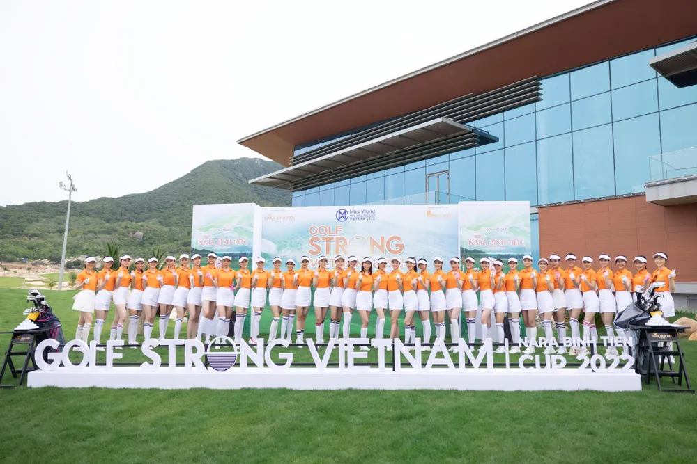 38 cô gái tại giải đấu Golf Strong Vietnam. Ảnh: CTCC
